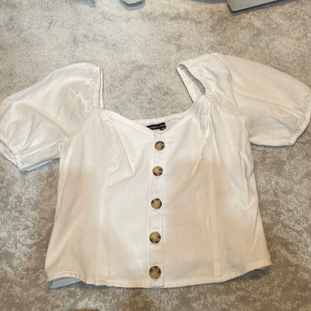 Abercrombie and Fitch Cream short sleeve top size S